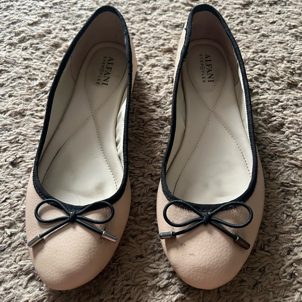 Alfani Women's Black and Cream Ballet Flats